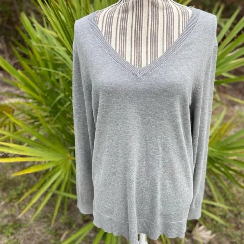Adrianna Papell Heather Grey & White long Sleeve VNeck Sweater